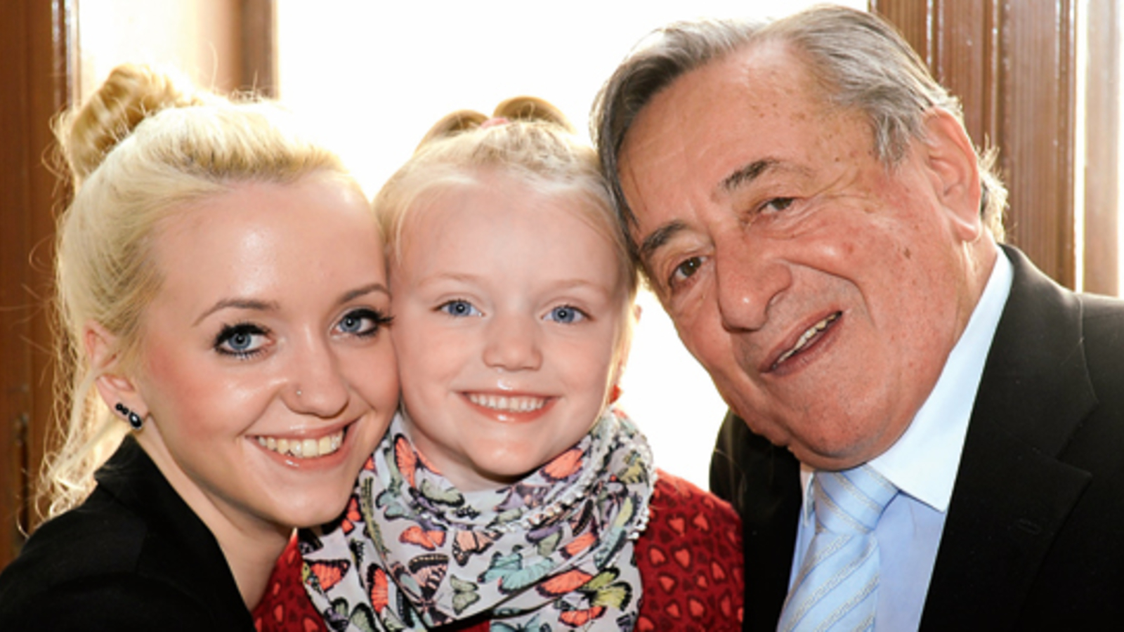 Heute fliegt Lugner sein "Spatzi" ein - oe24.at