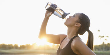 Diese 10 Symptome bedeuten Wassermangel