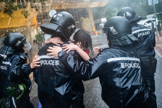 Super-Taifun rast auf Hongkong zu