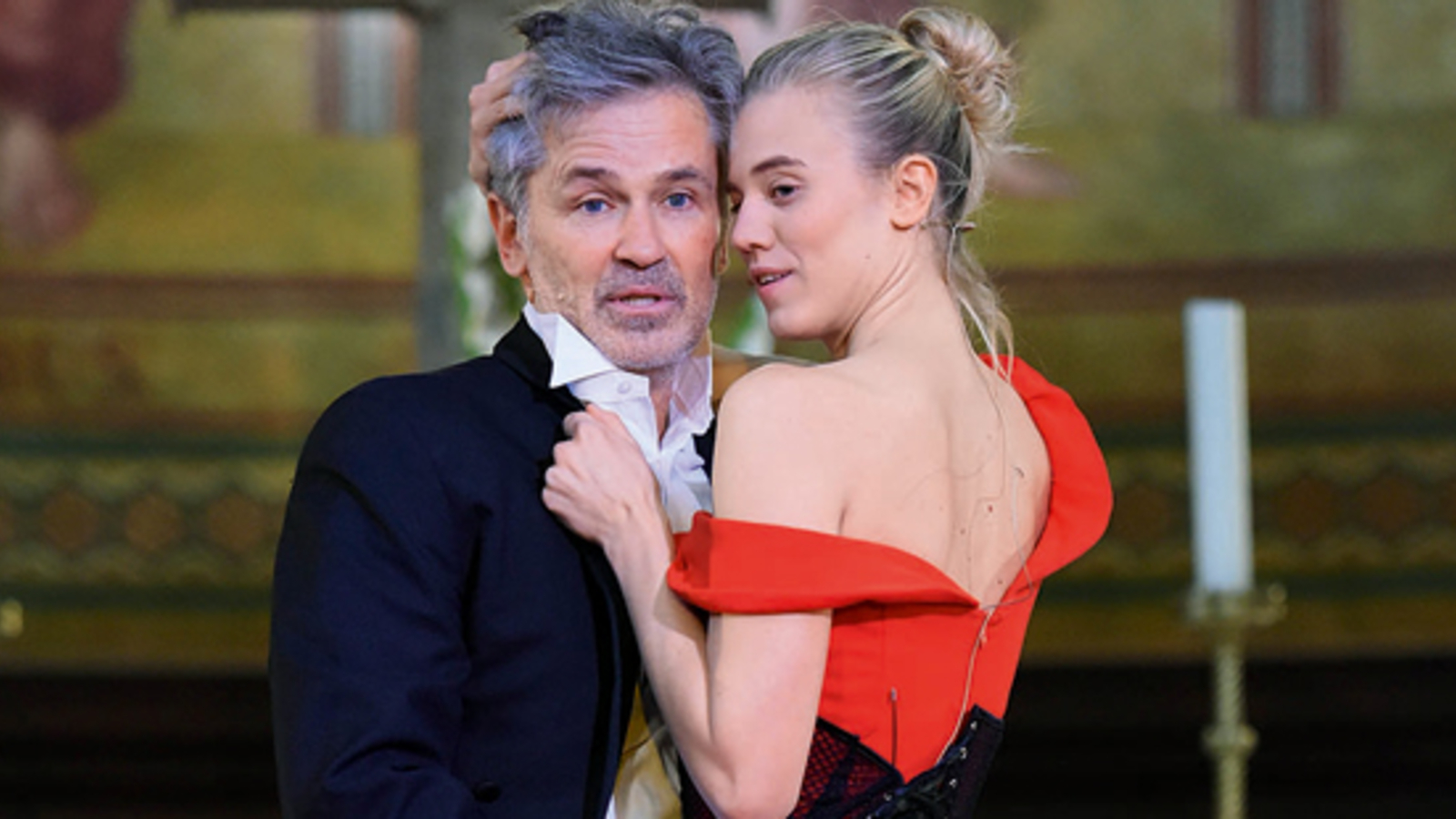 Larissa Premiere als Buhlschaft oe24.at