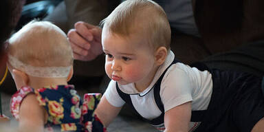 Herzogin Kate mit Baby George in Krabbelgruppe