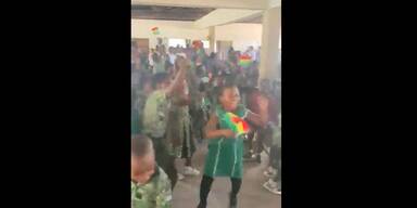 So bejubeln ghanaische Kinder ihre ''Black Stars''