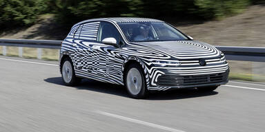 VW zeigt neuen Golf VIII in Fahrt