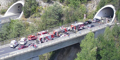 Südautobahn: PKW fing Feuer im Tunnel