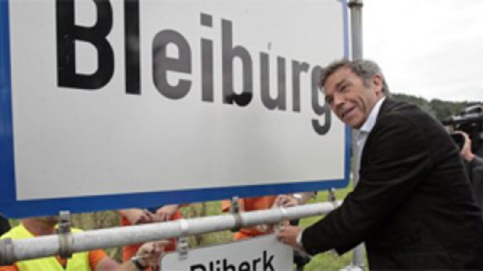 Ausländer, Ortstafeln und Robin HoodSteuer oe24.at