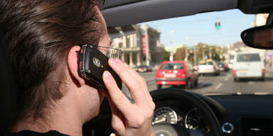 Unfalllenkern soll Handy abgenommen werden