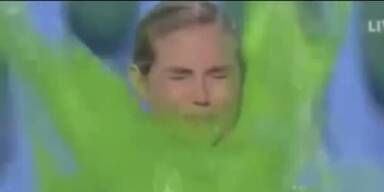 Grüne Schleim-Dusche für Heidi Klum