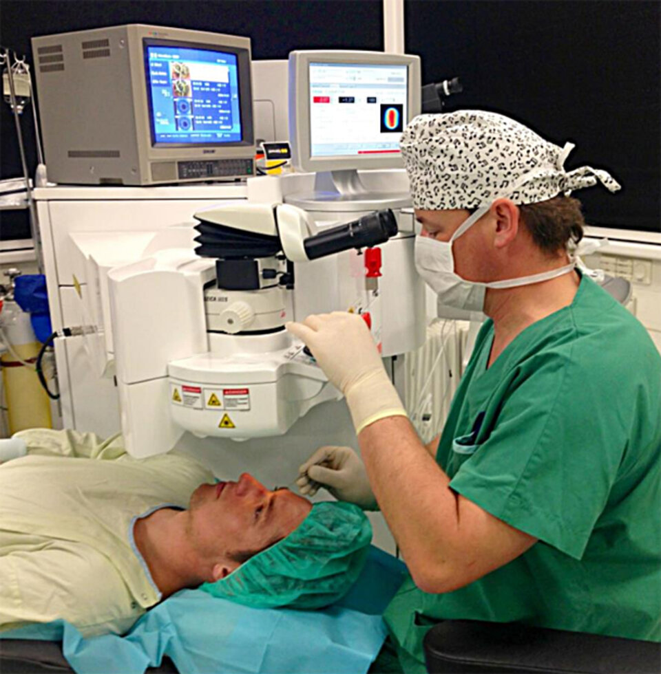 Вылечит ли близорукость операция. Операция по коррекции зрения. Лазерная коррекция близорукости. Лазерная операция на глаза.