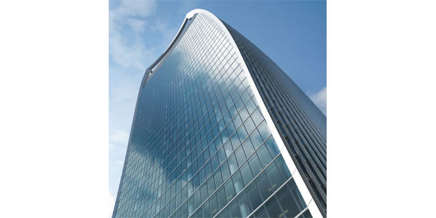Hochhaus schmilzt sündteuren Jaguar