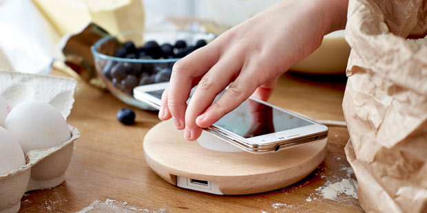 Ikea-Möbel laden Handys & Tablets