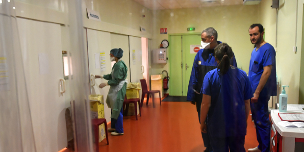 Virus bleibt länger in der Luft