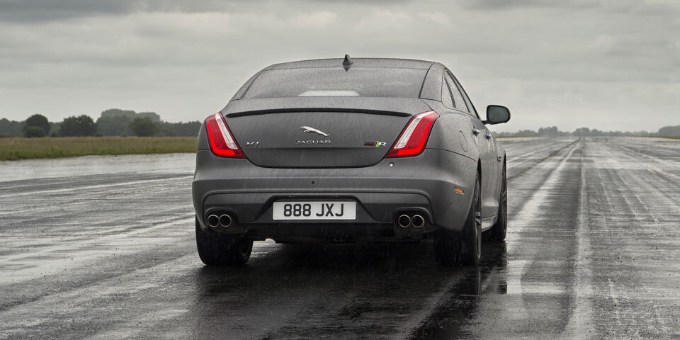 Jaguar greift mit dem XJR575 an