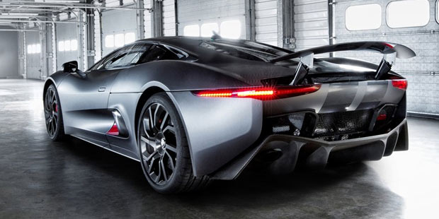 Waltz fährt cooleres Auto als James Bond