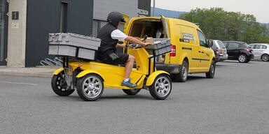 Roboterautos stellen in Graz Pakete zu