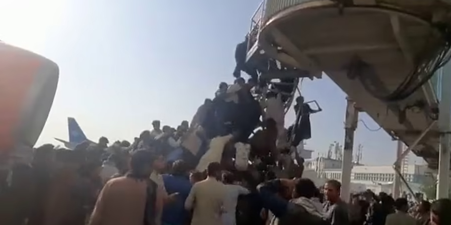 Panik in Kabul: Tausende fliehen vor Taliban