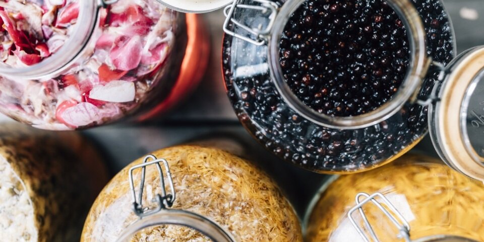 Blüten und Früchte in der Zubereitung für Kosmetik