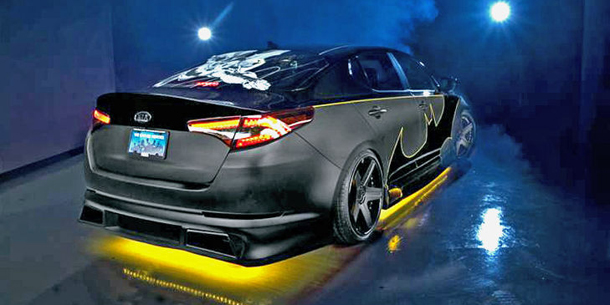 Kia Optima im Batman-Design