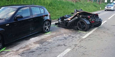 Horror-Crash mit KTM-Sportwagen