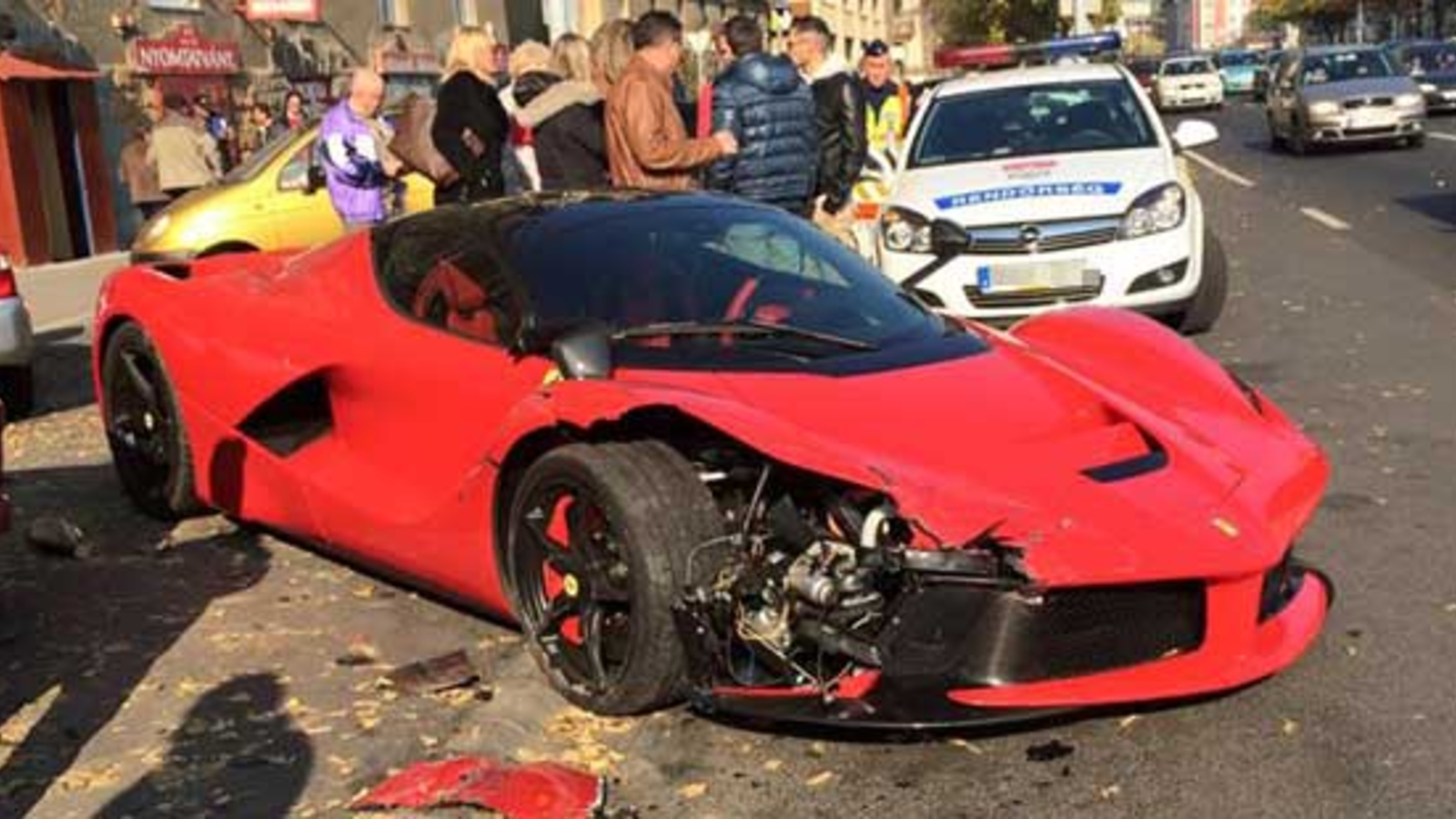 Laferrari Crash Budapest Teuersten Ferrari Der Welt Geschrottet 2347