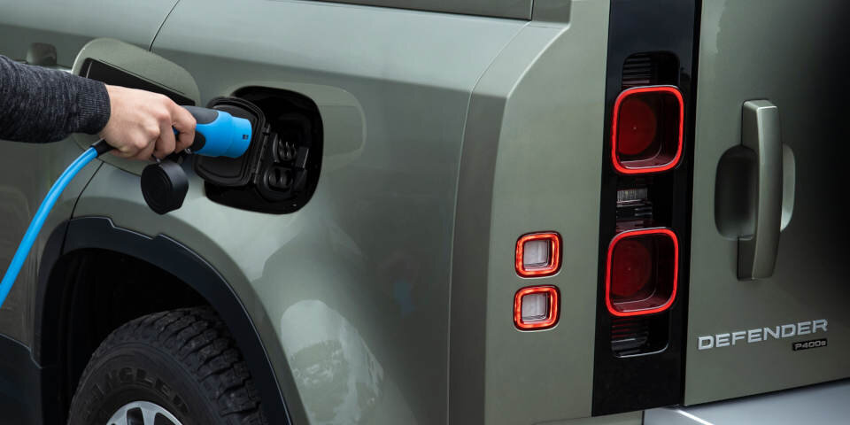 Neue Motoren für Velar und Defender