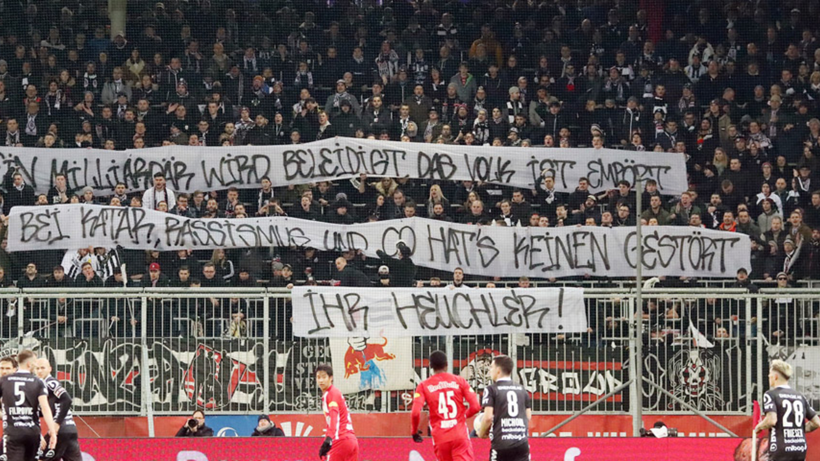 "Ihr Heuchler!" LASKFans mit WutPlakat