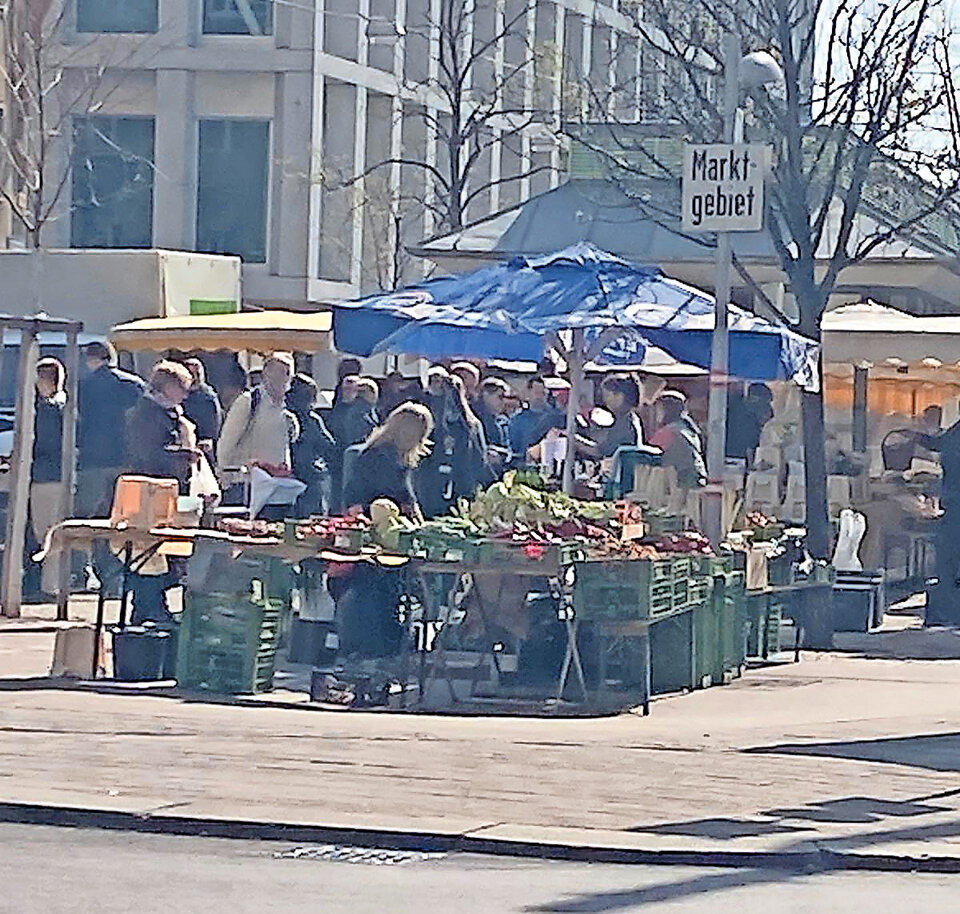 Trotz Ausgangsbeschränkung voller Markt in Wien