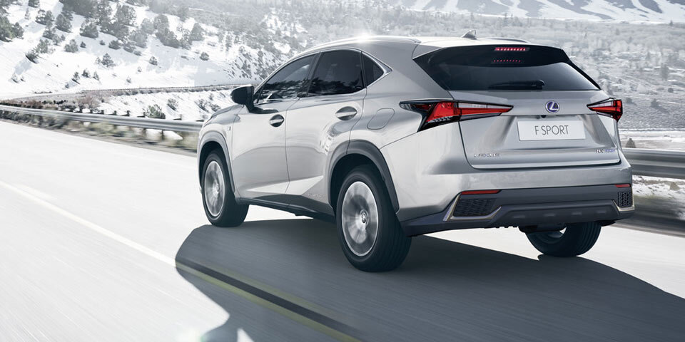 Aufgefrischter Lexus NX 300h startet