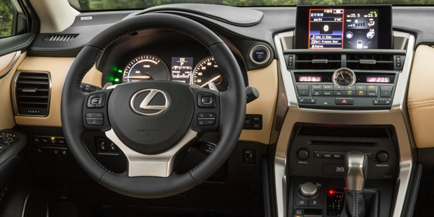 So fährt der Lexus NX ohne Hybrid-Antrieb