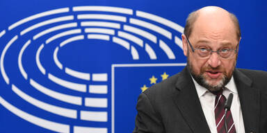 Schulz fordert Verteilung von Flüchtlingen