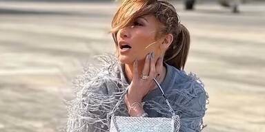 J.Lo modelt hier nicht für ein Mode-Label