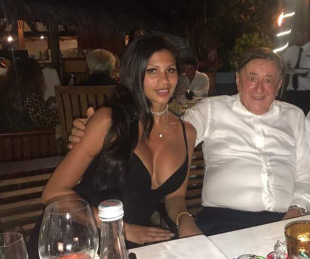 Lugner urlaubt mit Bambi auf Malediven