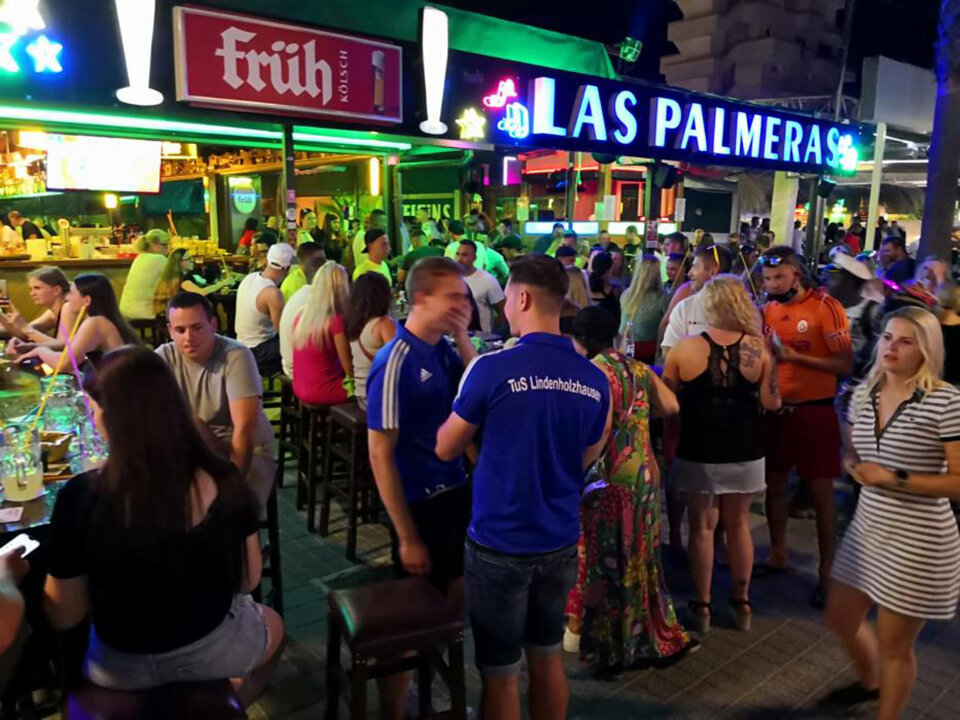 Party ohne Masken und ohne Abstand schockiert Mallorca