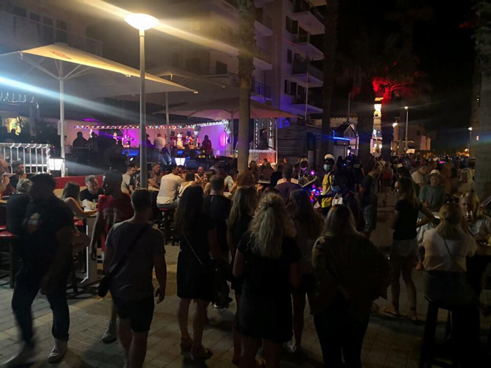 Party ohne Masken und ohne Abstand schockiert Mallorca