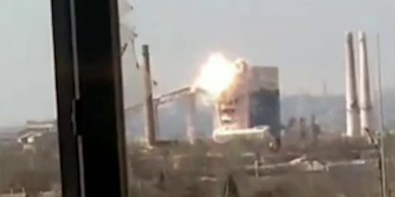 Mariupol: Russisches Militär zerstört Gebäude