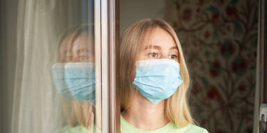 Ansteckungsgefahr trotz Maske bei Niesen und Husten