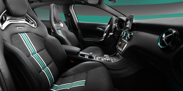 Mercedes A 45 AMG im Formel-1-Look