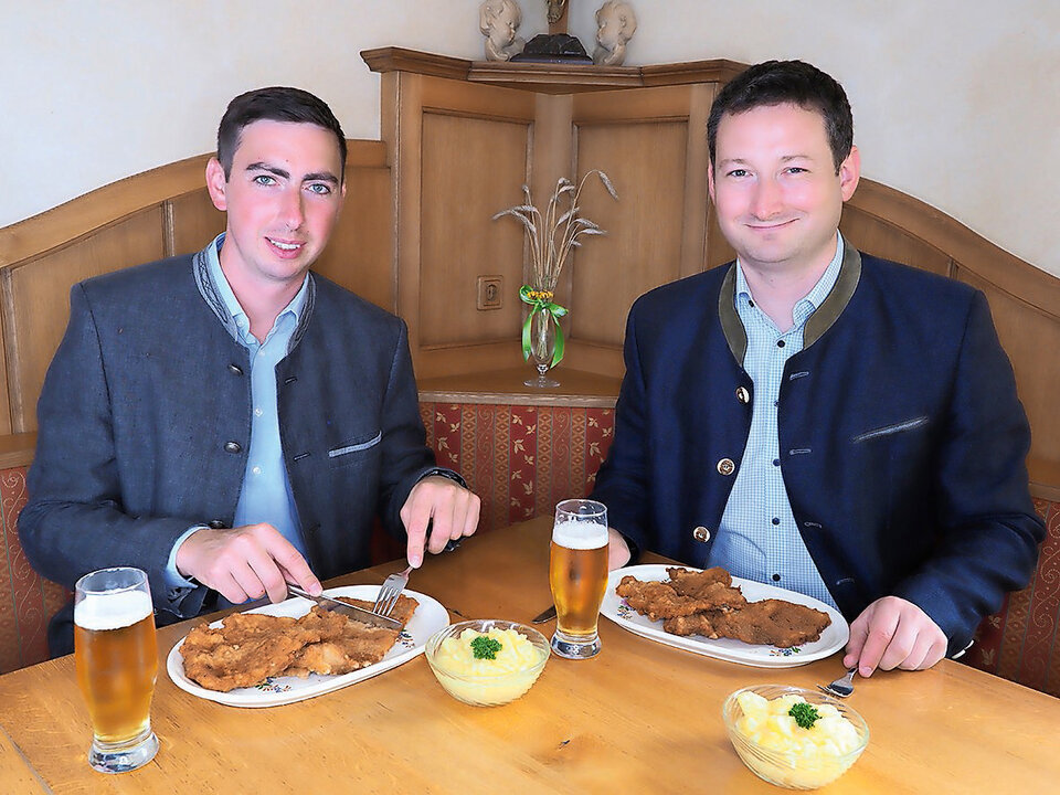 Paul Nemecek Alexander Bernhuber mit Schnitzel