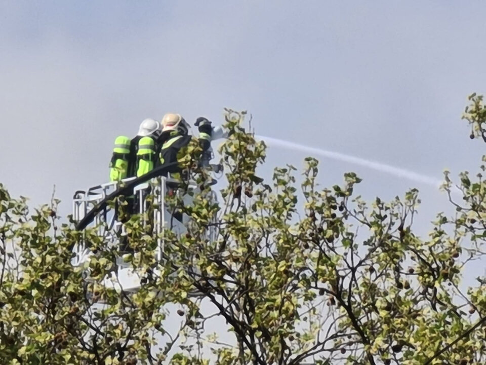 Großbrand in Wiener Donauzentrum: Feuer unter Kontrolle