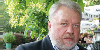 Oberhauser lacht &uuml;ber Beurlaubung