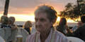 Diese Oma genießt ihren Hawaii-Urlaub