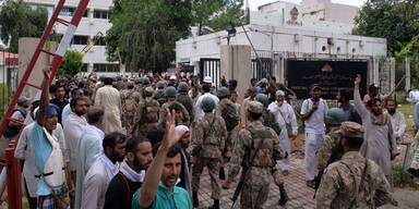 Pakistan: Demonstranten stürmen TV-Sender