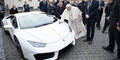 Papst-Lamborghini erzielt Rekordpreis