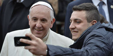 Papst-Selfies für Polizisten tabu