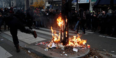 Ausschreitungen bei Anti-Pensionsreform-Demo in Paris