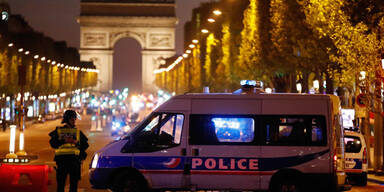 Polizist auf Champs-Élysées getötet