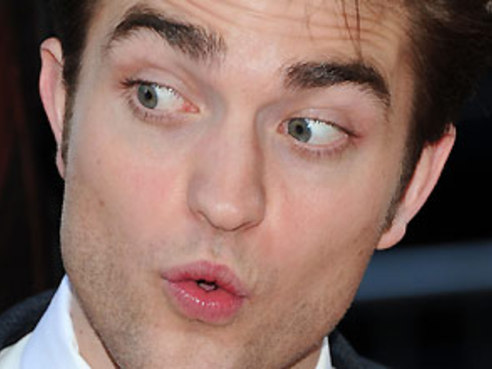 Twilight Robert Pattinson beißt Baby!