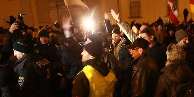 Pegida-Demo von Linken gestoppt
