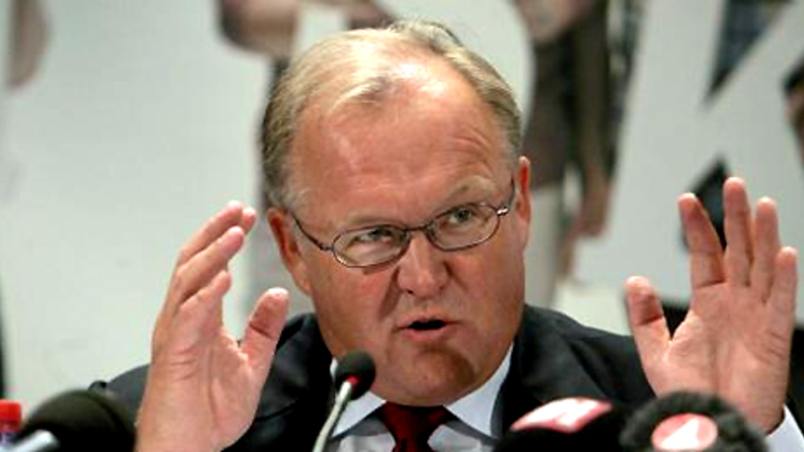 Persson tritt zurück