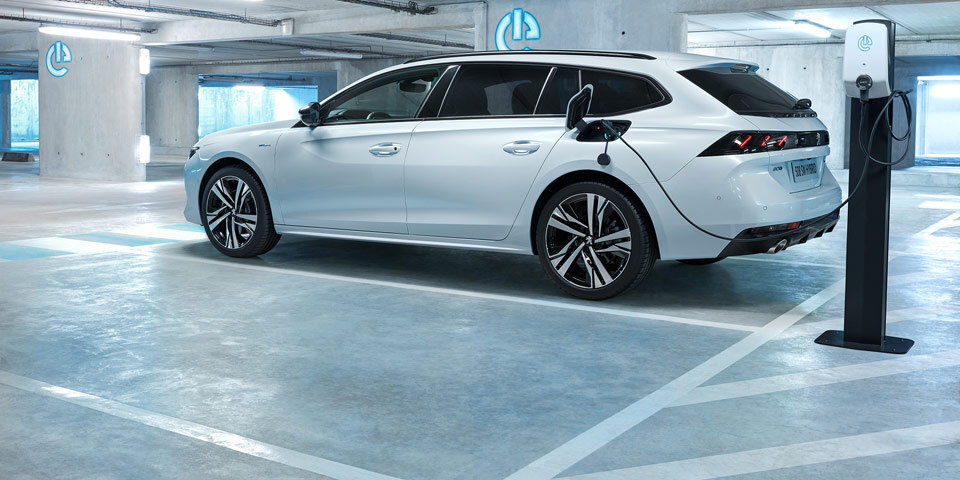 Peugeot 508 und 3008 mit Plug-in-Hybrid