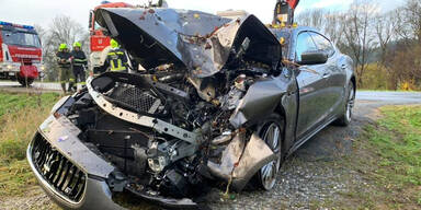 Teenie crasht mit Luxus-Auto in Baum